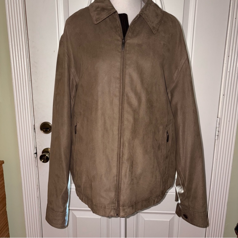 Roundtree & Yorke Men's Tan Windbreaker jacket